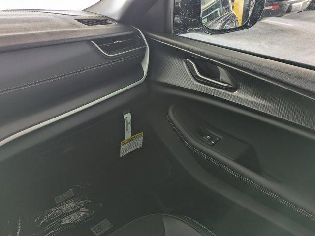 new 2025 Jeep Grand Cherokee car, priced at $38,928