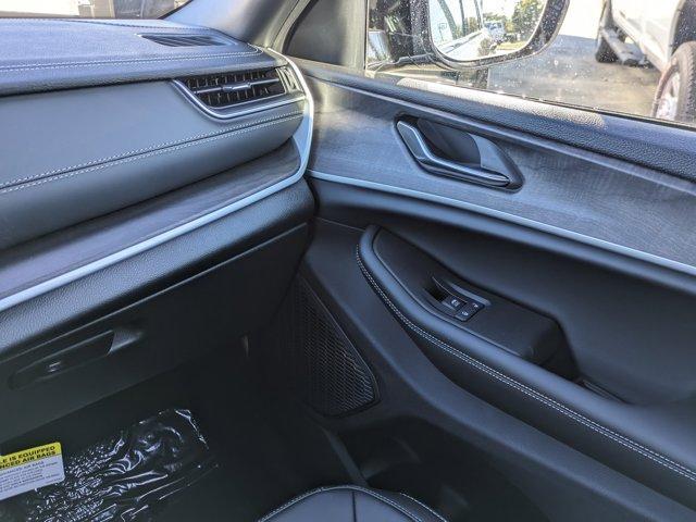 new 2025 Jeep Grand Cherokee car, priced at $41,986