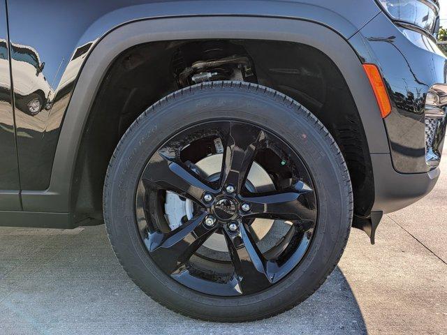 new 2025 Jeep Grand Cherokee car, priced at $41,986