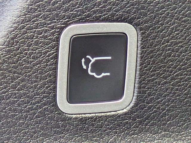 new 2026 Chrysler Pacifica car, priced at $40,927