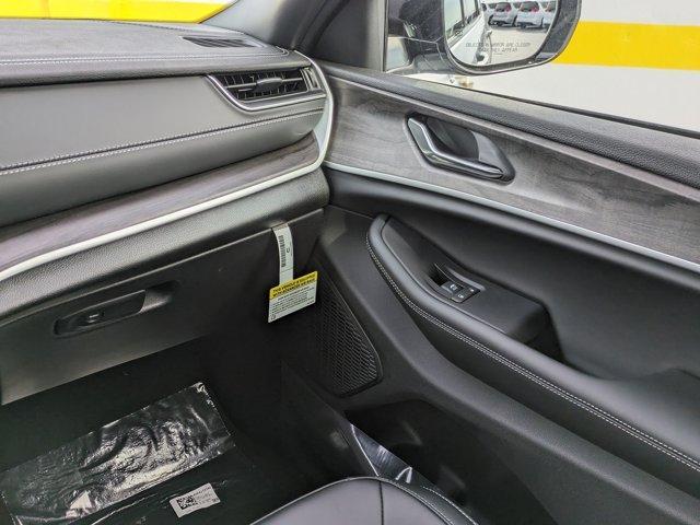 new 2025 Jeep Grand Cherokee L car, priced at $41,290