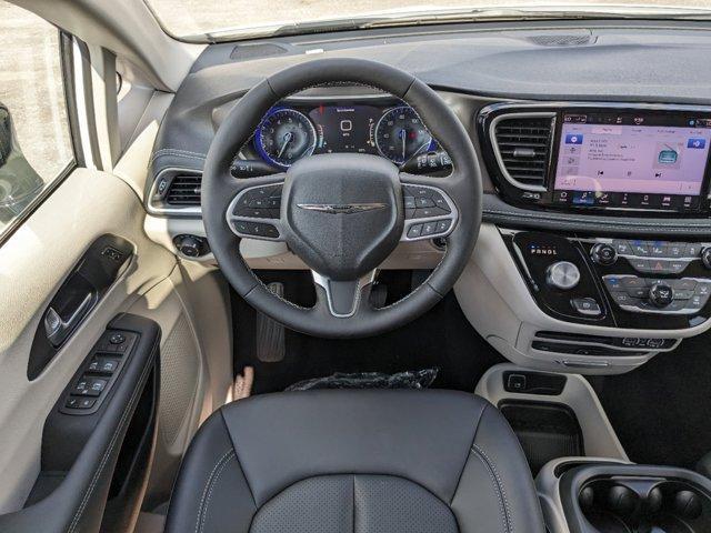 new 2024 Chrysler Pacifica car, priced at $44,279