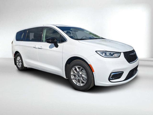 new 2024 Chrysler Pacifica car, priced at $44,279