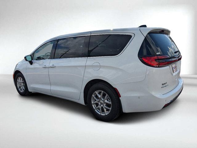 new 2024 Chrysler Pacifica car, priced at $44,279