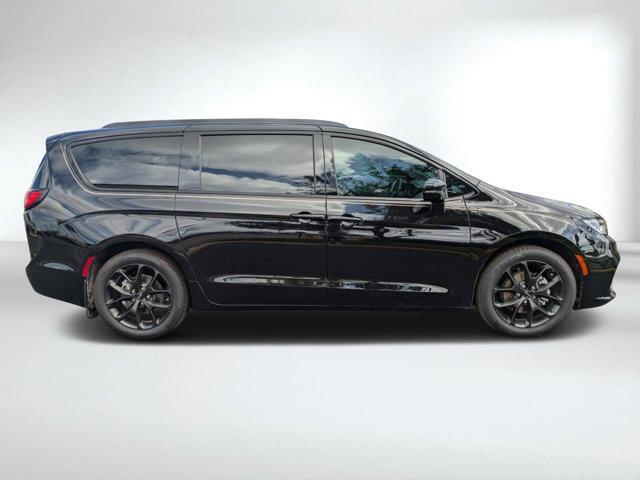 new 2024 Chrysler Pacifica car, priced at $40,899