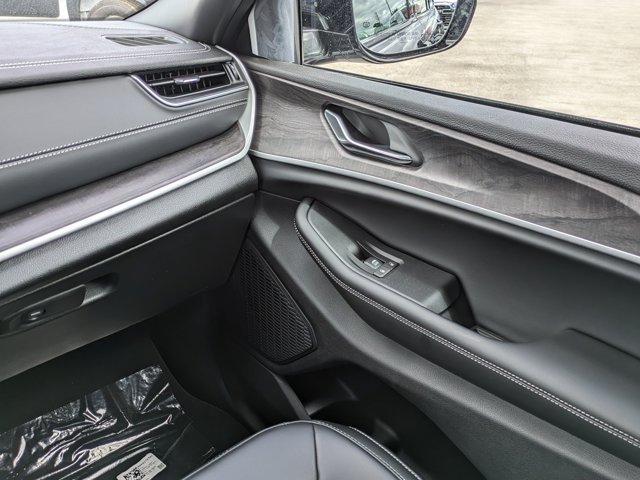 new 2025 Jeep Grand Cherokee car, priced at $41,970