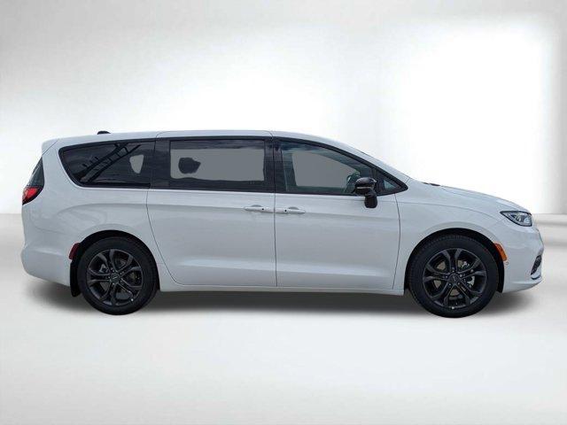 new 2026 Chrysler Pacifica car, priced at $42,559