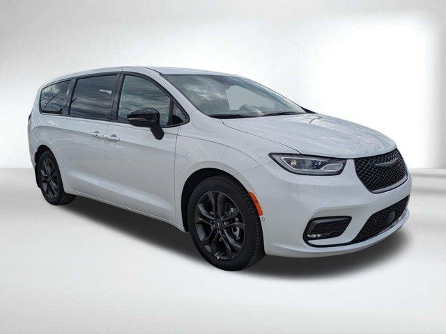 new 2026 Chrysler Pacifica car, priced at $42,559