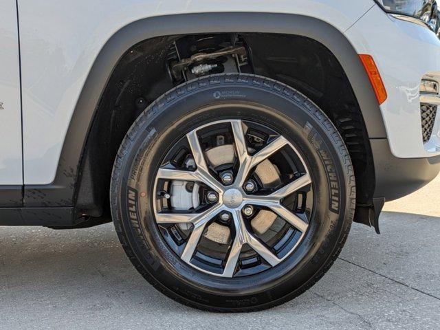 new 2025 Jeep Grand Cherokee car, priced at $43,997