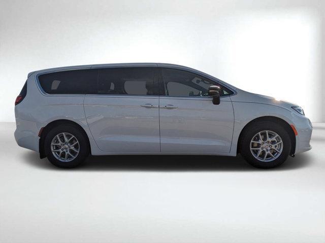 new 2025 Chrysler Pacifica car, priced at $44,977