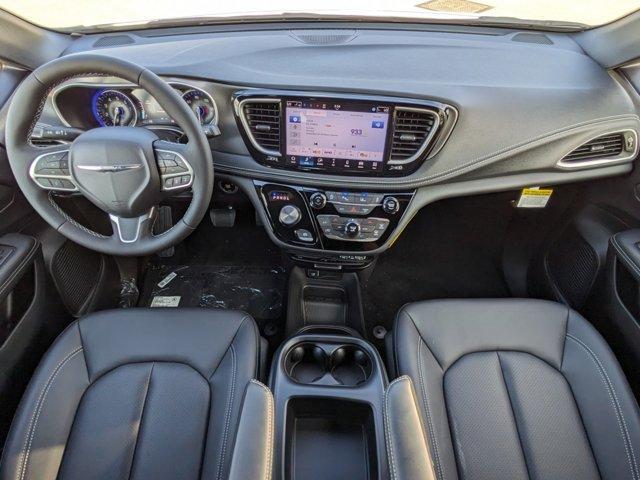 new 2025 Chrysler Pacifica car, priced at $44,977