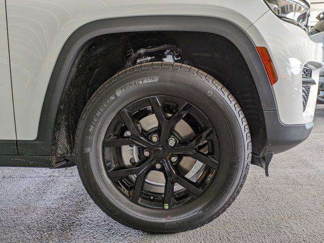 new 2025 Jeep Grand Cherokee car, priced at $37,352