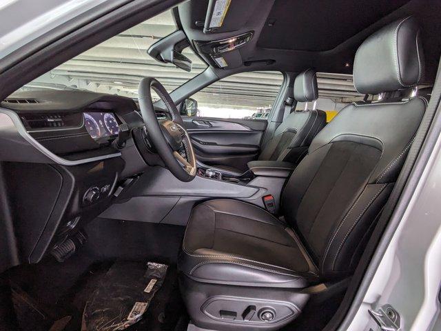 new 2025 Jeep Grand Cherokee car, priced at $37,352