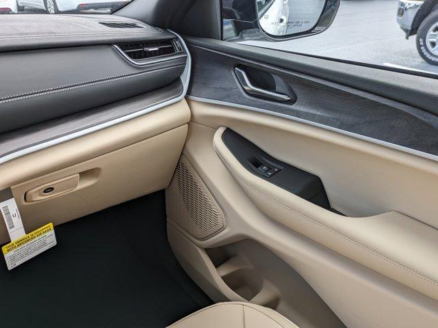 new 2025 Jeep Grand Cherokee car, priced at $36,997