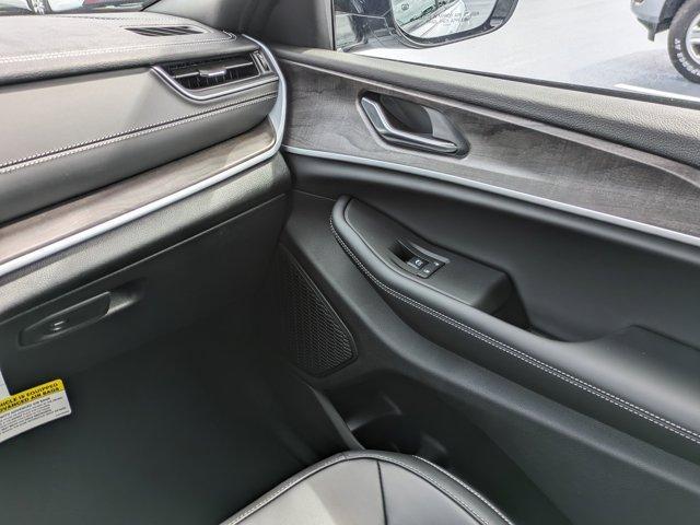 new 2025 Jeep Grand Cherokee car, priced at $37,677