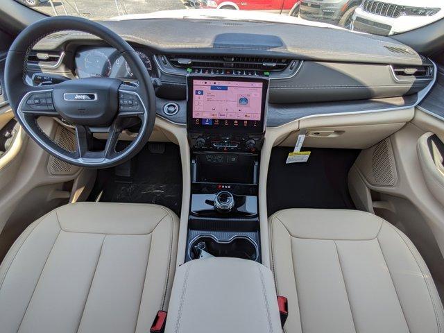 new 2025 Jeep Grand Cherokee car, priced at $33,499