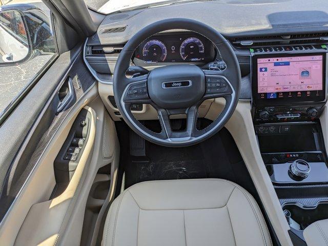 new 2025 Jeep Grand Cherokee car, priced at $33,499