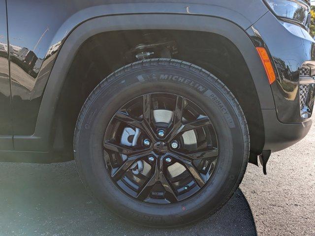 new 2025 Jeep Grand Cherokee car, priced at $37,998