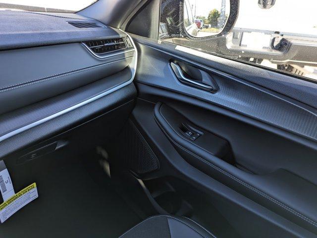 new 2025 Jeep Grand Cherokee car, priced at $37,998