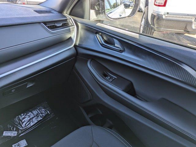 new 2025 Jeep Grand Cherokee car, priced at $34,990