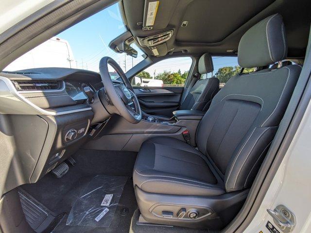 new 2025 Jeep Grand Cherokee car, priced at $34,990