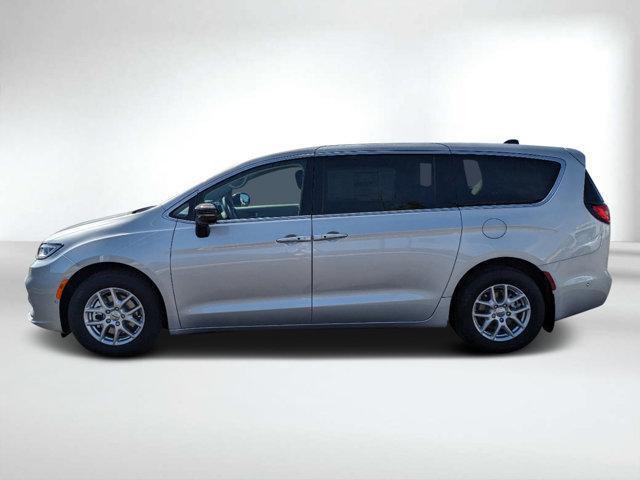 new 2024 Chrysler Pacifica car, priced at $44,699