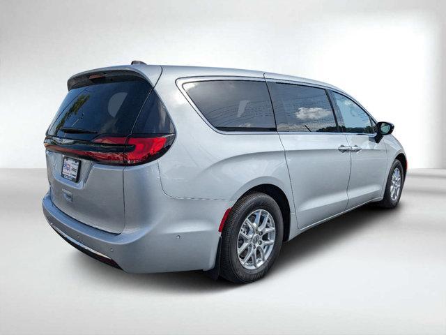 new 2024 Chrysler Pacifica car, priced at $44,699