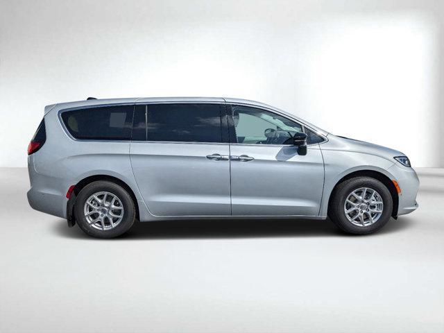 new 2024 Chrysler Pacifica car, priced at $44,699