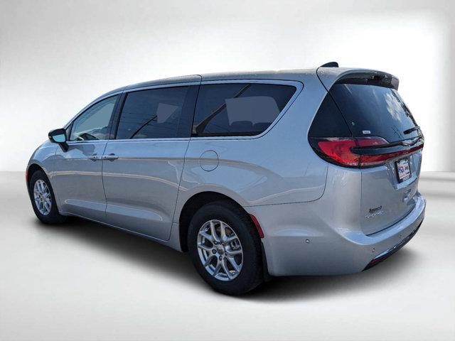 new 2024 Chrysler Pacifica car, priced at $44,699