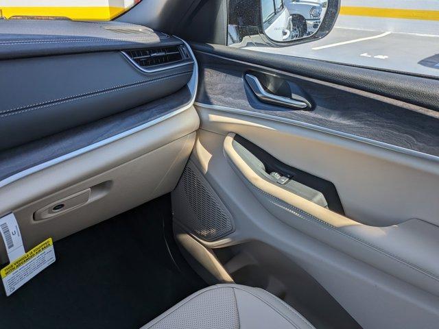 new 2025 Jeep Grand Cherokee car, priced at $40,288