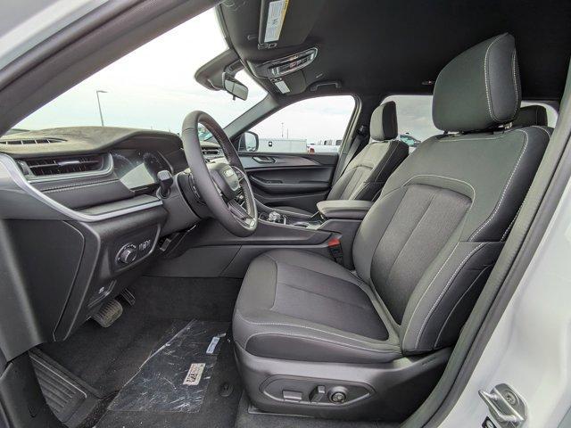 new 2025 Jeep Grand Cherokee car, priced at $34,680