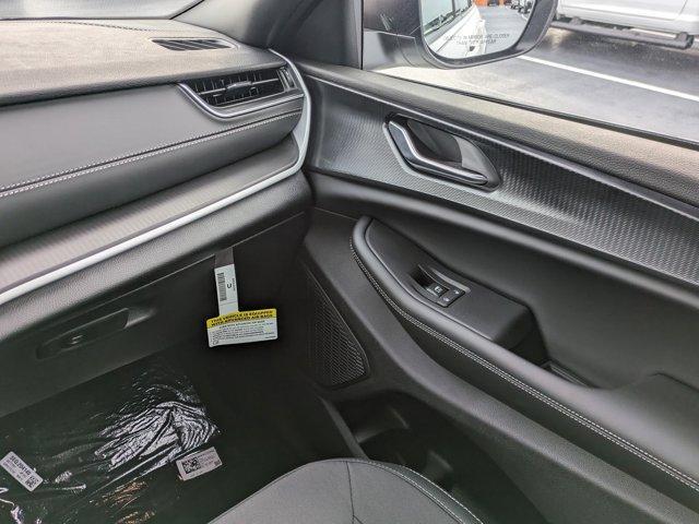 new 2025 Jeep Grand Cherokee car, priced at $34,680