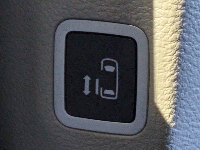 used 2021 Chrysler Pacifica Hybrid car, priced at $26,968