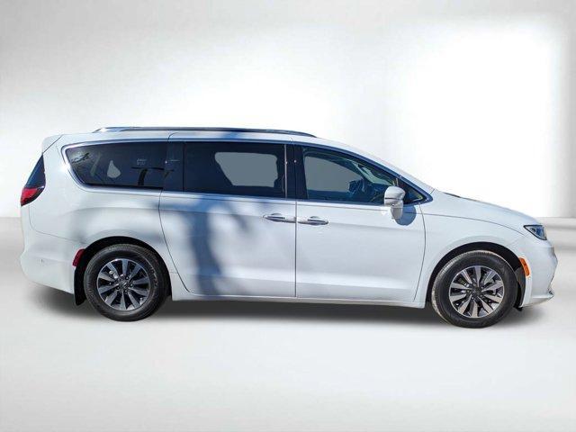 used 2021 Chrysler Pacifica Hybrid car, priced at $26,968