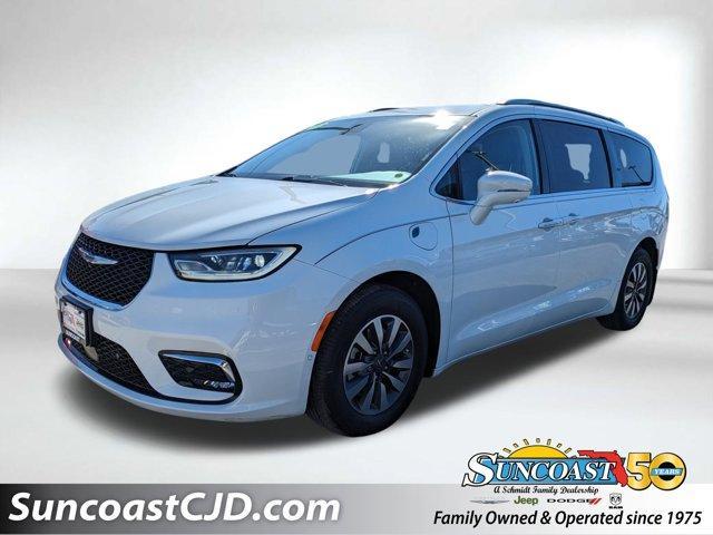 used 2021 Chrysler Pacifica Hybrid car, priced at $28,030