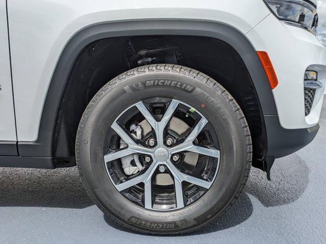 new 2025 Jeep Grand Cherokee car, priced at $35,799