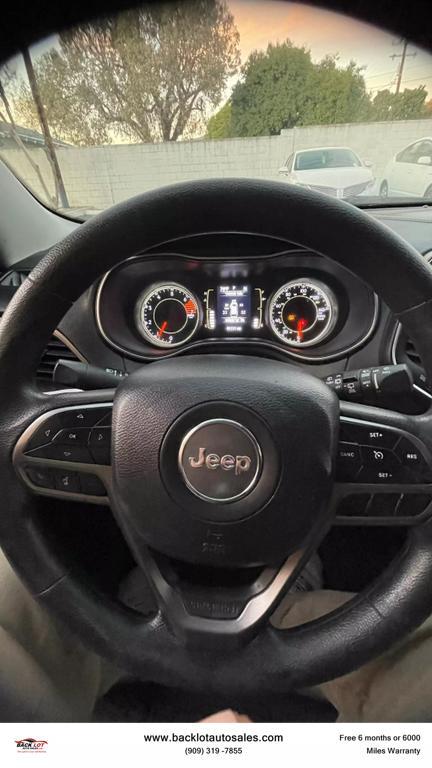 used 2019 Jeep Cherokee car, priced at $12,995