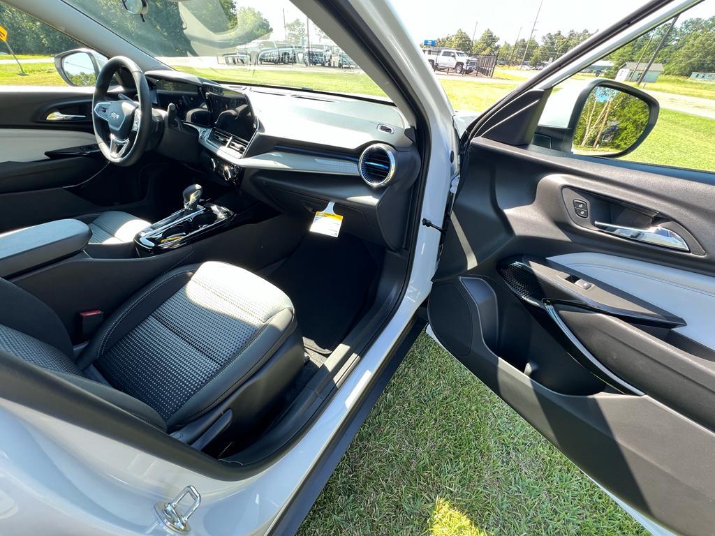 new 2025 Chevrolet Trax car, priced at $25,525
