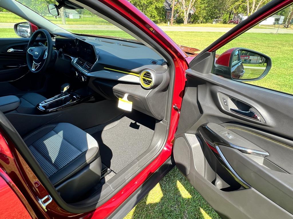 new 2025 Chevrolet Trax car, priced at $25,525