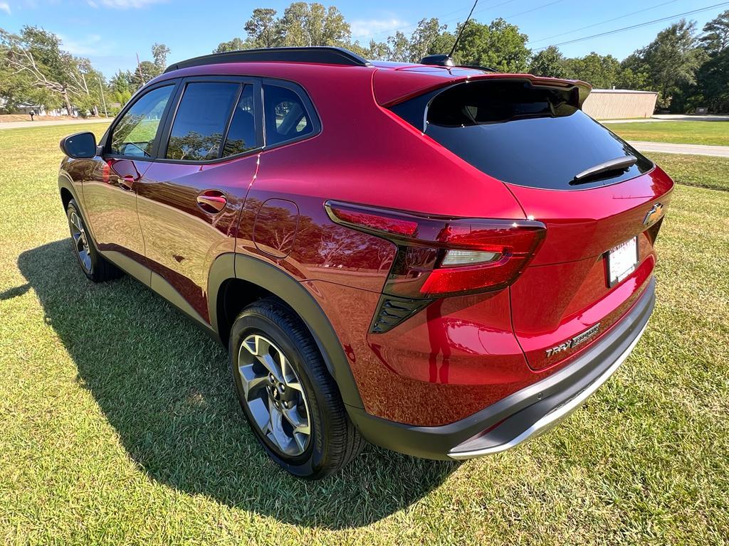 new 2025 Chevrolet Trax car, priced at $25,525