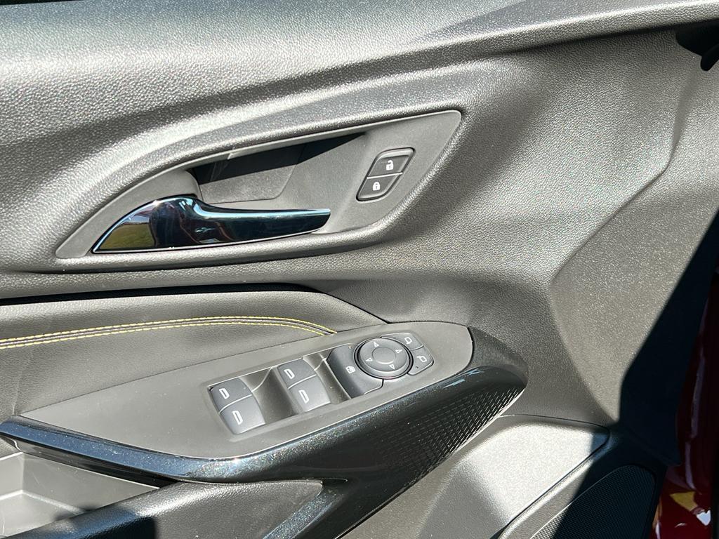 new 2025 Chevrolet Trax car, priced at $25,525