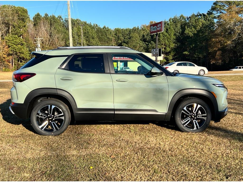 new 2025 Chevrolet TrailBlazer car, priced at $28,615