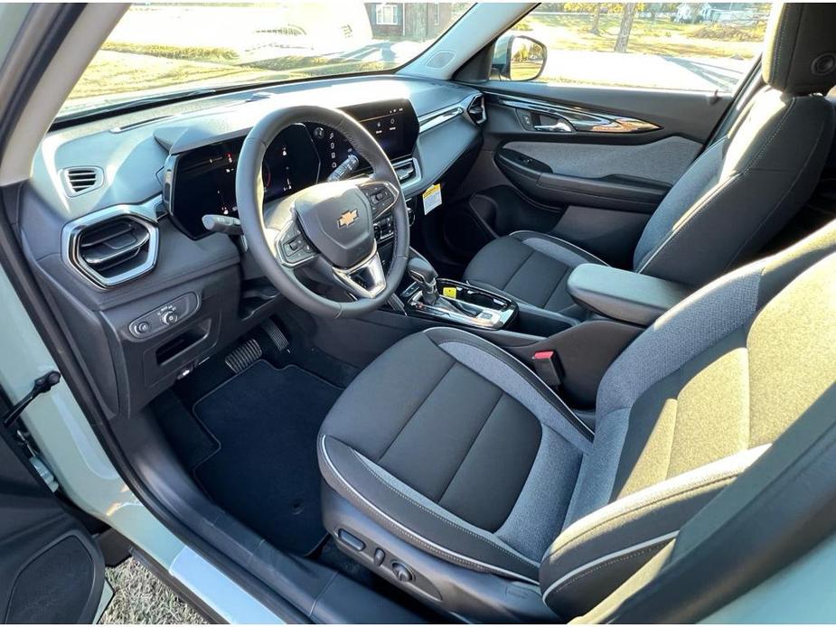 new 2025 Chevrolet TrailBlazer car, priced at $28,615