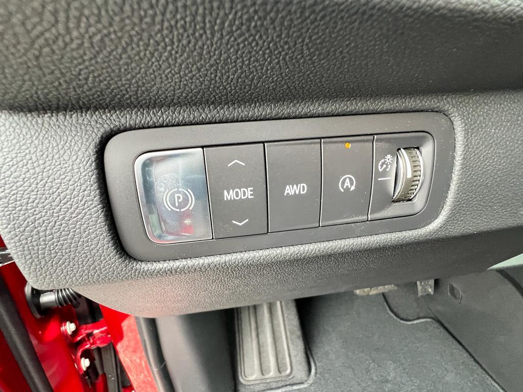 new 2025 Chevrolet Traverse car, priced at $50,330