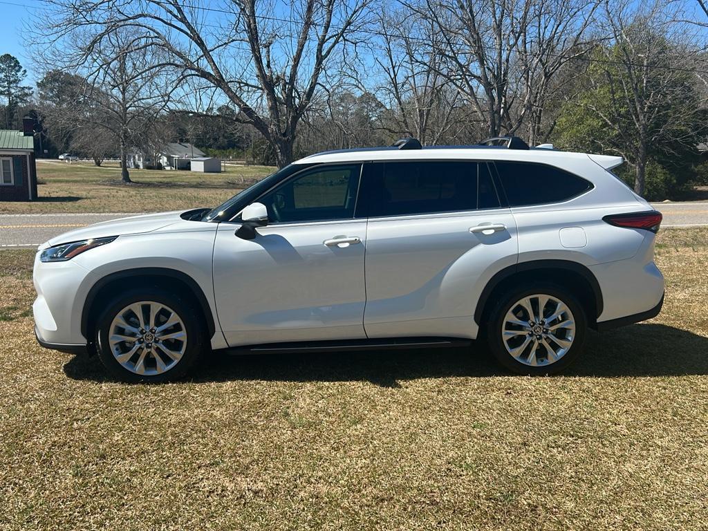 used 2023 Toyota Highlander car, priced at $42,335