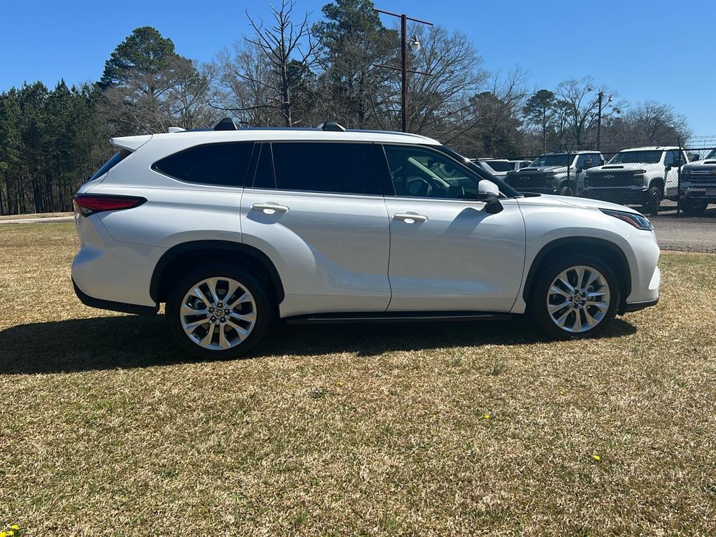 used 2023 Toyota Highlander car, priced at $42,335