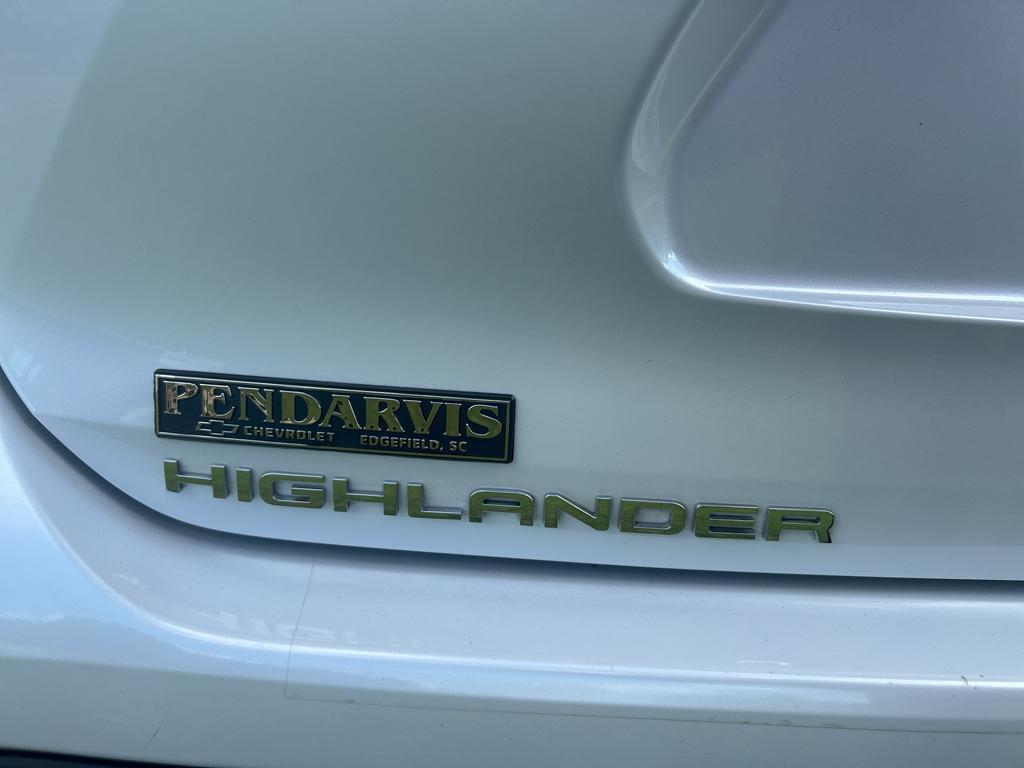 used 2022 Toyota Highlander car, priced at $36,525