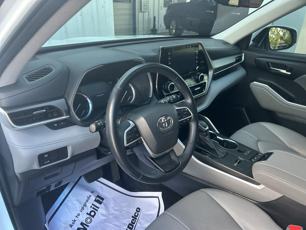 used 2022 Toyota Highlander car, priced at $36,525
