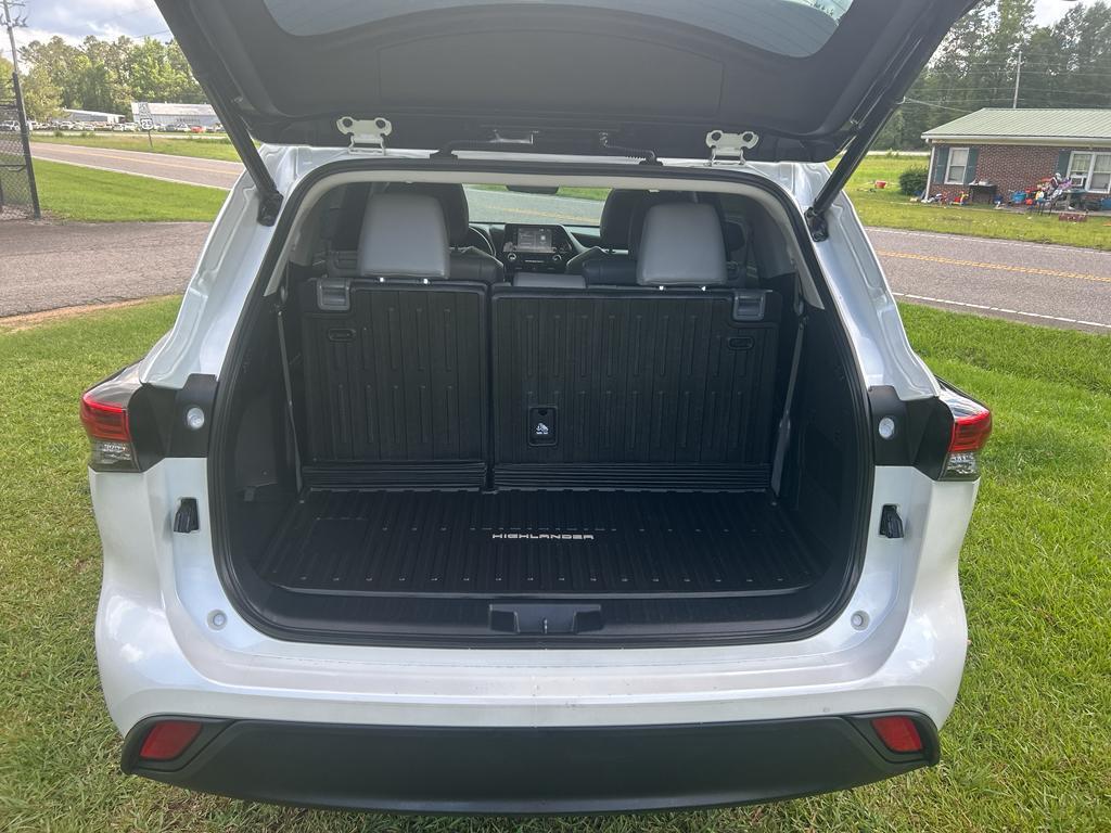 used 2022 Toyota Highlander car, priced at $36,525
