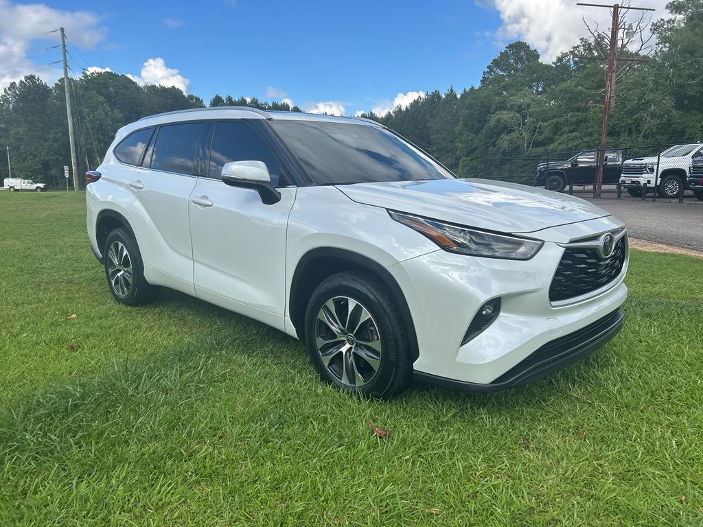 used 2022 Toyota Highlander car, priced at $36,525
